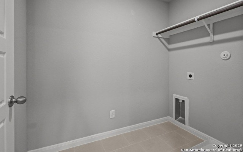 285 W Quill Dr Building 6, San Antonio, TX 78228, 5 Bedrooms Bedrooms, ,3 BathroomsBathrooms,Residential,For Sale,285 W Quill Dr Building 6,0,1884855