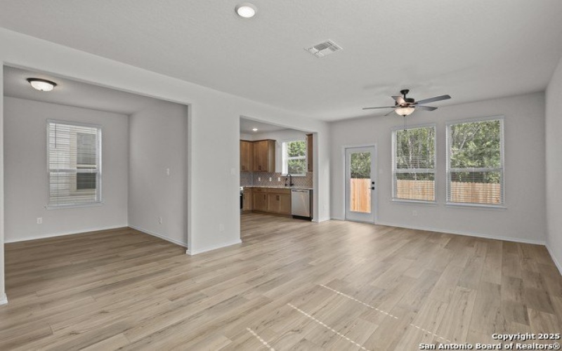 285 W Quill Dr Building 4, San Antonio, TX 78228, 3 Habitaciones Habitaciones , ,2 BañosBaños,Residential,En Venta,285 W Quill Dr Building 4,0,1884863