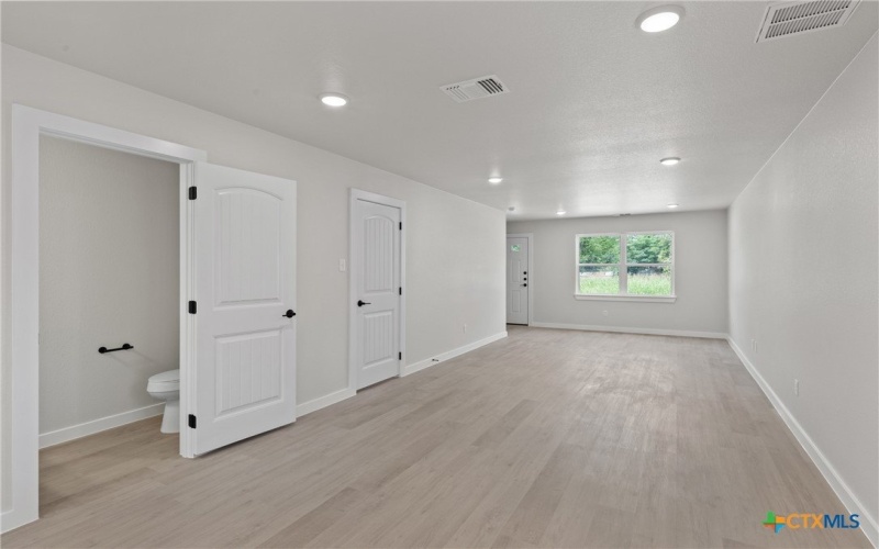 1118 S 51st Street, Temple, TX 76504, 6 Bedrooms Bedrooms, ,Residential,For Sale,1118 S 51st Street,586944