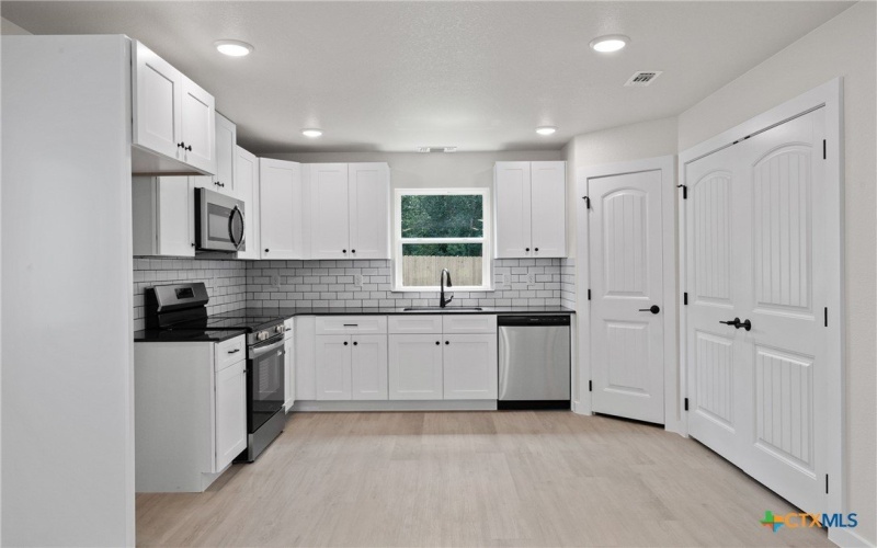 1118 S 51st Street, Temple, TX 76504, 6 Bedrooms Bedrooms, ,Residential,For Sale,1118 S 51st Street,586944