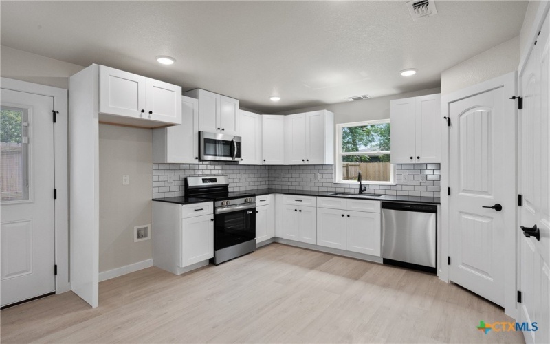 1118 S 51st Street, Temple, TX 76504, 6 Bedrooms Bedrooms, ,Residential,For Sale,1118 S 51st Street,586944