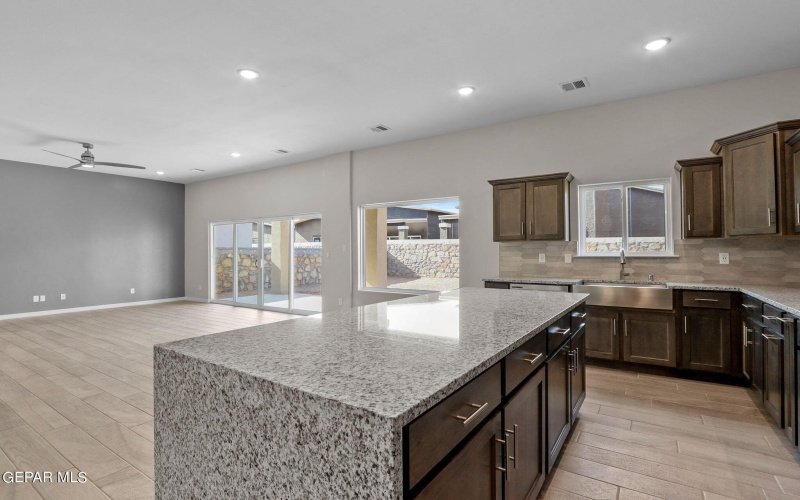 12149 Nesreen Drive, El Paso, TX 79934, 5 Habitaciones Habitaciones , ,3 BañosBaños,Residential,En Venta,12149 Nesreen Drive,900069