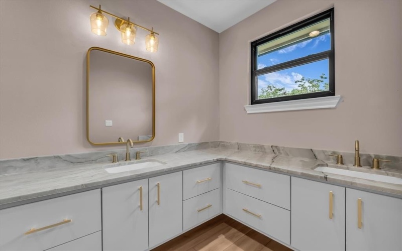 36 Carriage Square, Waco, TX 76708, 4 Bedrooms Bedrooms, ,3 BathroomsBathrooms,Residential,For Sale,36 Carriage Square,20995526