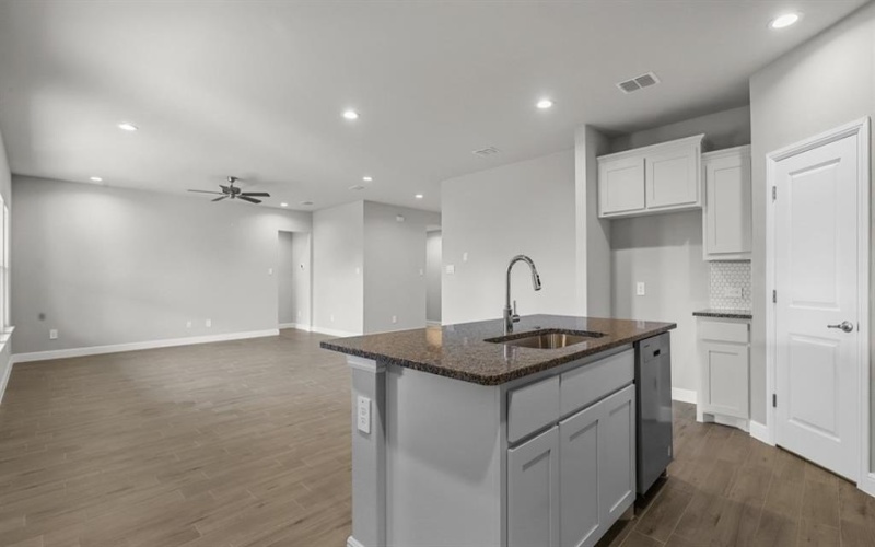 1506 WASHINGTON Street, Mansfield, TX 76063, 3 Habitaciones Habitaciones , ,2 BañosBaños,Residential,En Venta,1506 WASHINGTON Street,21002216