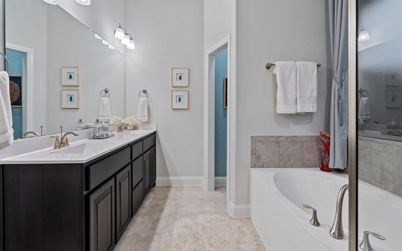 1411 SPEERS Drive, Mansfield, TX 76063, 4 Habitaciones Habitaciones , ,3 BañosBaños,Residential,En Venta,1411 SPEERS Drive,21002257