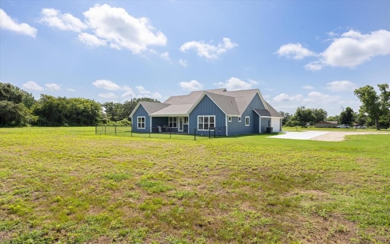 420 E 4th Street, Tolar, TX 76476, 4 Habitaciones Habitaciones , ,2 BañosBaños,Residential,En Venta,420 E 4th Street,21003121
