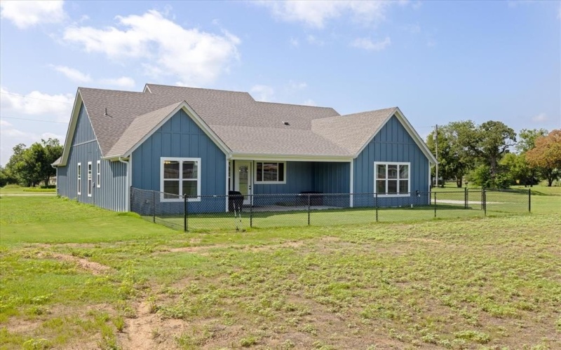 420 E 4th Street, Tolar, TX 76476, 4 Habitaciones Habitaciones , ,2 BañosBaños,Residential,En Venta,420 E 4th Street,21003121