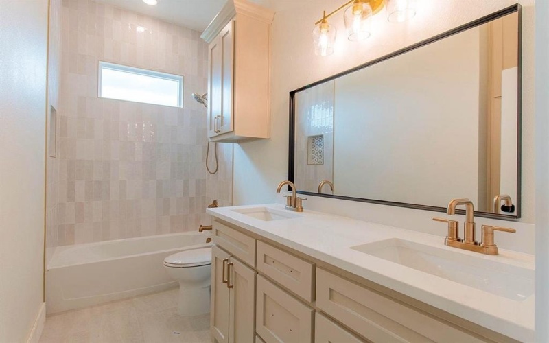 1444 Water Oak Drive, Oak Ridge, TX 75142, 4 Habitaciones Habitaciones , ,2 BañosBaños,Residential,En Venta,1444 Water Oak Drive,21003276