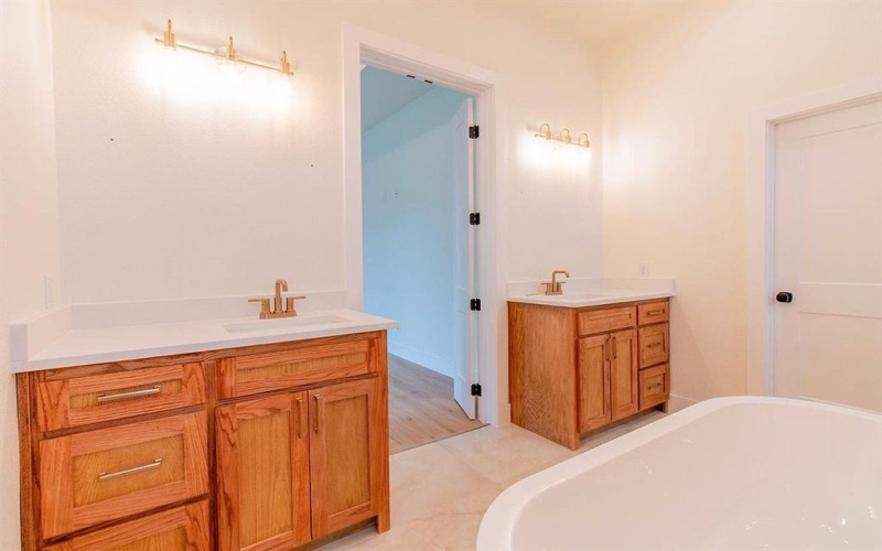 1444 Water Oak Drive, Oak Ridge, TX 75142, 4 Habitaciones Habitaciones , ,2 BañosBaños,Residential,En Venta,1444 Water Oak Drive,21003276