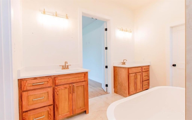 1444 Water Oak Drive, Oak Ridge, TX 75142, 4 Habitaciones Habitaciones , ,2 BañosBaños,Residential,En Venta,1444 Water Oak Drive,21003276