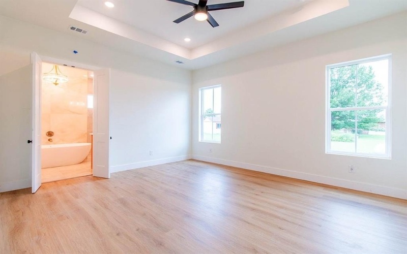 1444 Water Oak Drive, Oak Ridge, TX 75142, 4 Habitaciones Habitaciones , ,2 BañosBaños,Residential,En Venta,1444 Water Oak Drive,21003276