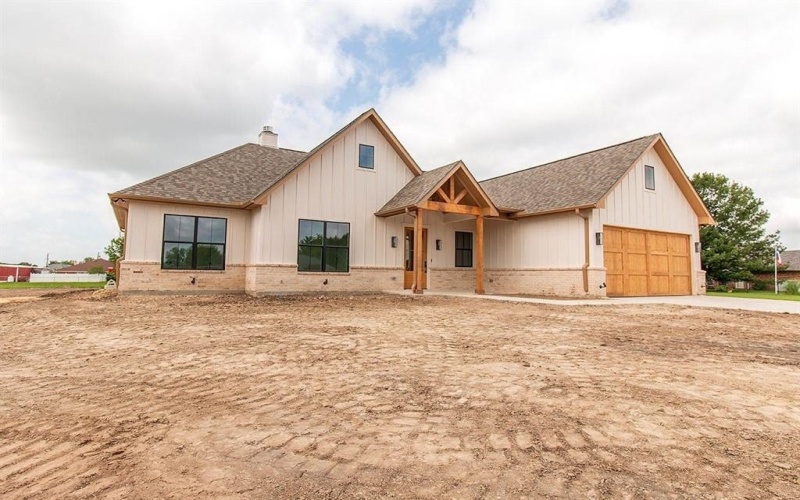 1444 Water Oak Drive, Oak Ridge, TX 75142, 4 Habitaciones Habitaciones , ,2 BañosBaños,Residential,En Venta,1444 Water Oak Drive,21003276