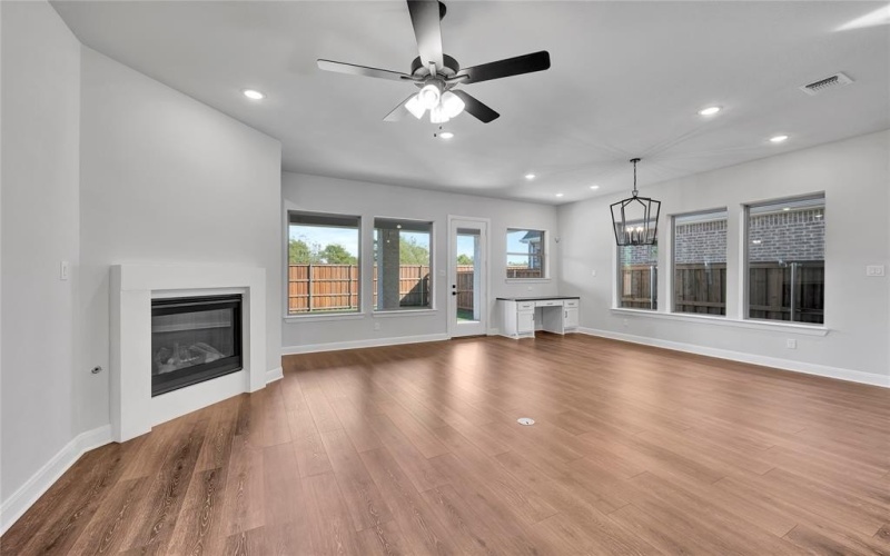 2809 Long Trail, Mansfield, TX 76063, 3 Habitaciones Habitaciones , ,2 BañosBaños,Residential,En Venta,2809 Long Trail,0,21003878