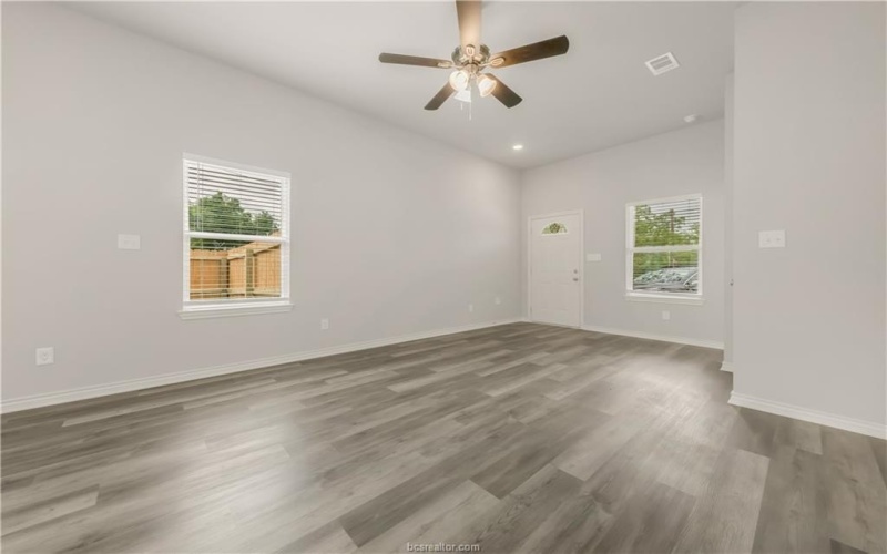 1801 PIN OAK Street, Bryan, TX 77801, 4 Habitaciones Habitaciones , ,3 BañosBaños,Residential,En Venta,1801 PIN OAK Street,0,25008078