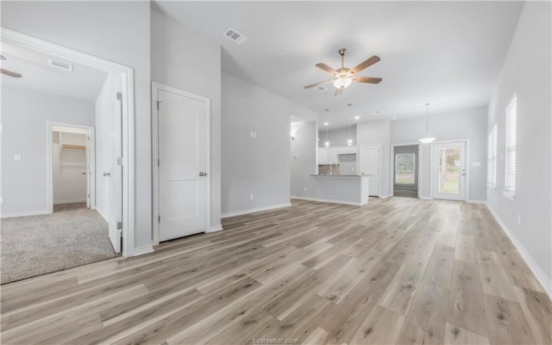 1803 PIN OAK Street, Bryan, TX 77801, 4 Habitaciones Habitaciones , ,3 BañosBaños,Residential,En Venta,1803 PIN OAK Street,0,25008081