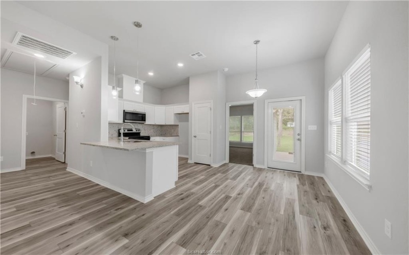 1803 PIN OAK Street, Bryan, TX 77801, 4 Habitaciones Habitaciones , ,3 BañosBaños,Residential,En Venta,1803 PIN OAK Street,0,25008081