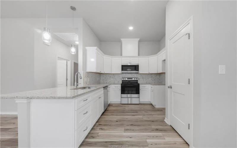 1803 PIN OAK Street, Bryan, TX 77801, 4 Habitaciones Habitaciones , ,3 BañosBaños,Residential,En Venta,1803 PIN OAK Street,0,25008081