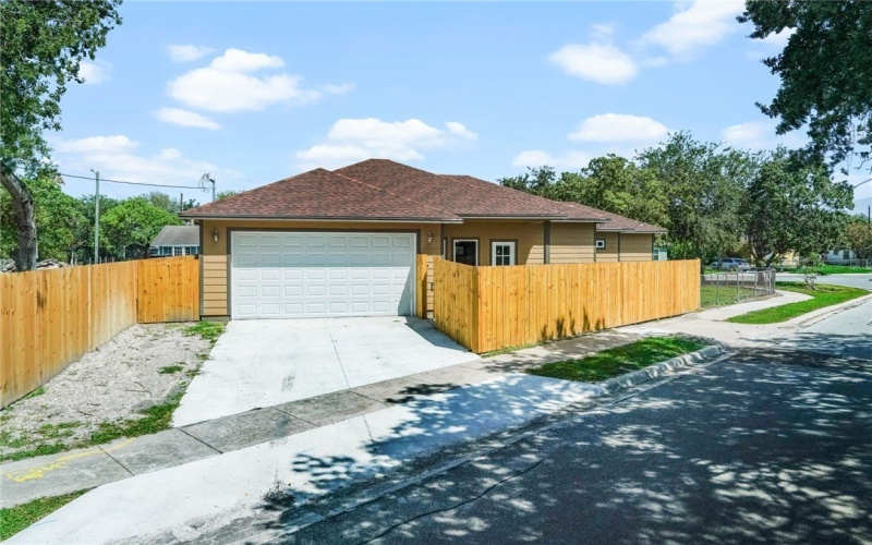 1025 Beechcraft Avenue, Corpus Christi, TX 78405, 3 Bedrooms Bedrooms, ,2 BathroomsBathrooms,Residential,For Sale,1025 Beechcraft Avenue,462178