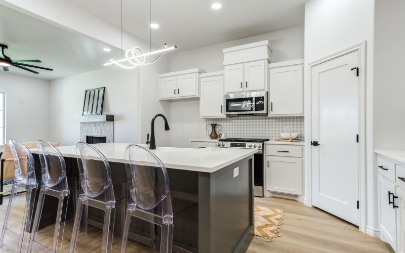 6949 12th Street, Lubbock, TX 79416, 3 Bedrooms Bedrooms, ,2 BathroomsBathrooms,Residential,For Sale,6949 12th Street,202557981