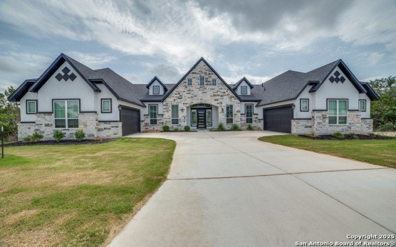 171 Raven, Castroville, TX 78009, 5 Habitaciones Habitaciones , ,5 BañosBaños,Residential,En Venta,171 Raven,1885204