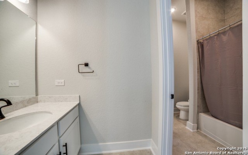 171 Raven, Castroville, TX 78009, 5 Habitaciones Habitaciones , ,5 BañosBaños,Residential,En Venta,171 Raven,1885204