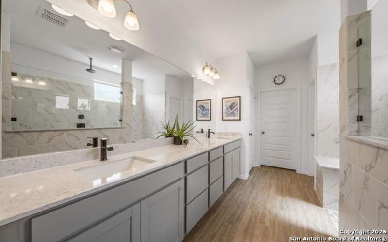 204 White Barn, Boerne, TX 78006, 5 Bedrooms Bedrooms, ,5 BathroomsBathrooms,Residential,For Sale,204 White Barn,1885341