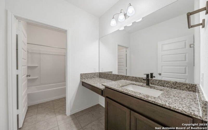 204 White Barn, Boerne, TX 78006, 5 Bedrooms Bedrooms, ,5 BathroomsBathrooms,Residential,For Sale,204 White Barn,1885341