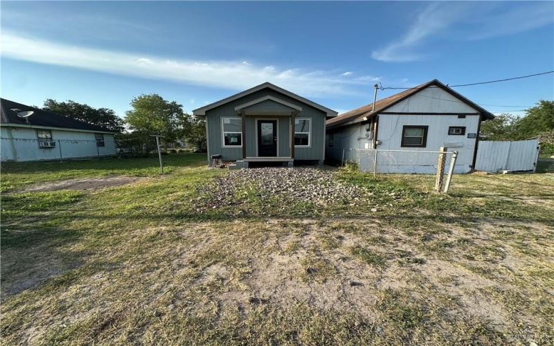 415 W Pablo Layton Street, Elsa, TX 78543, 2 Habitaciones Habitaciones , ,1 BañoBaños,Residential,En Venta,415 W Pablo Layton Street,476285