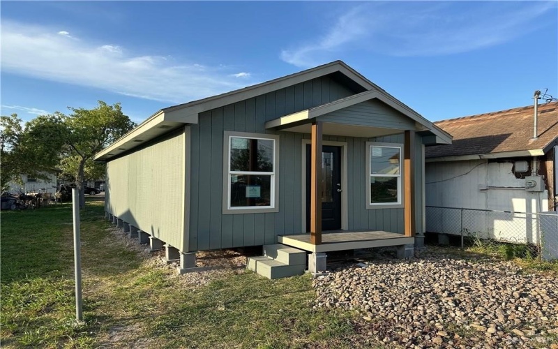 415 W Pablo Layton Street, Elsa, TX 78543, 2 Habitaciones Habitaciones , ,1 BañoBaños,Residential,En Venta,415 W Pablo Layton Street,476285