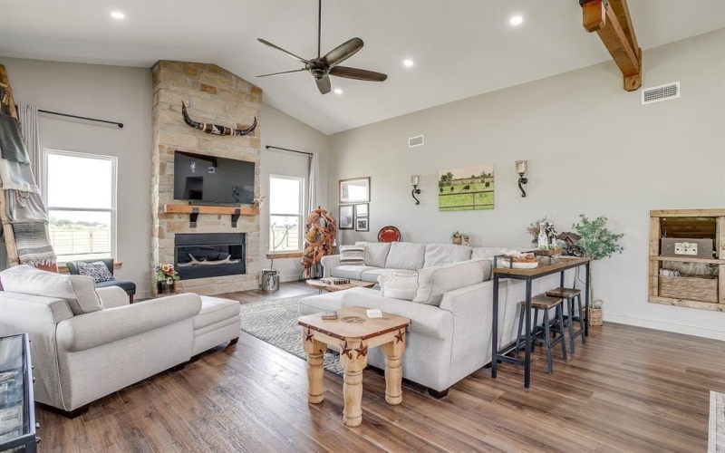 208 Private Road 107, Blum, TX 76627, 2 Bedrooms Bedrooms, ,2 BathroomsBathrooms,Residential,For Sale,208 Private Road 107,21002342