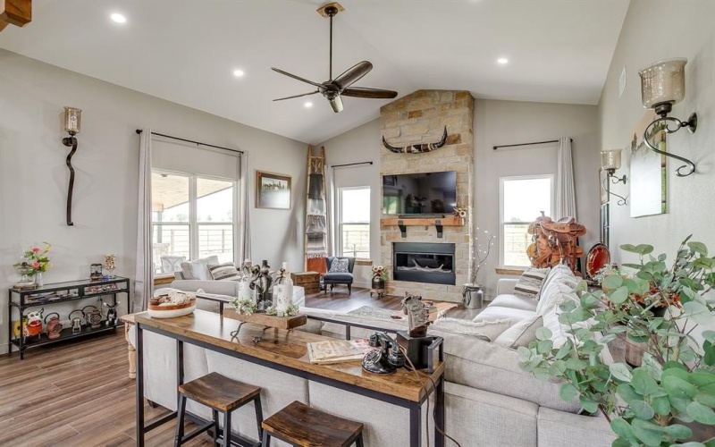 208 Private Road 107, Blum, TX 76627, 2 Bedrooms Bedrooms, ,2 BathroomsBathrooms,Residential,For Sale,208 Private Road 107,21002342