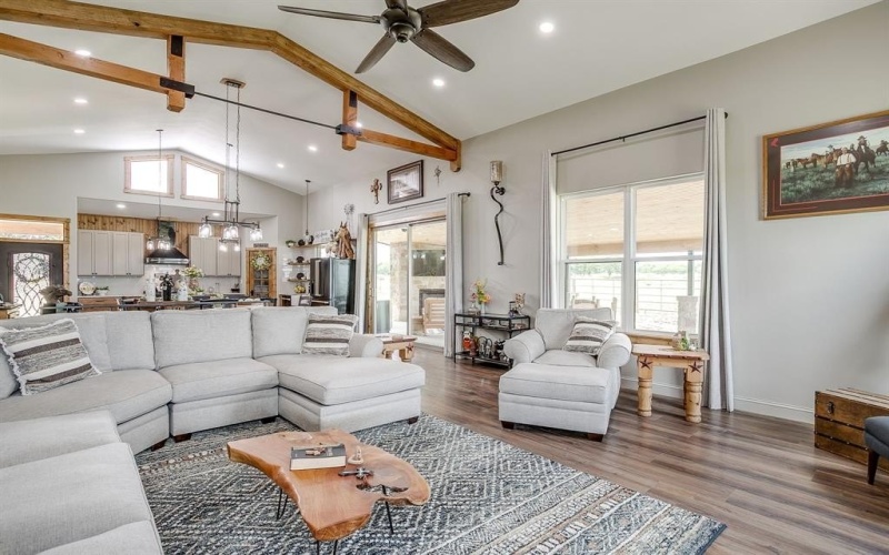 208 Private Road 107, Blum, TX 76627, 2 Bedrooms Bedrooms, ,2 BathroomsBathrooms,Residential,For Sale,208 Private Road 107,21002342