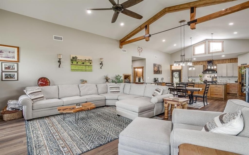 208 Private Road 107, Blum, TX 76627, 2 Bedrooms Bedrooms, ,2 BathroomsBathrooms,Residential,For Sale,208 Private Road 107,21002342