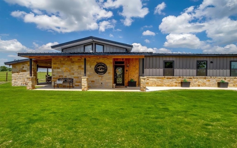 208 Private Road 107, Blum, TX 76627, 2 Bedrooms Bedrooms, ,2 BathroomsBathrooms,Residential,For Sale,208 Private Road 107,21002342