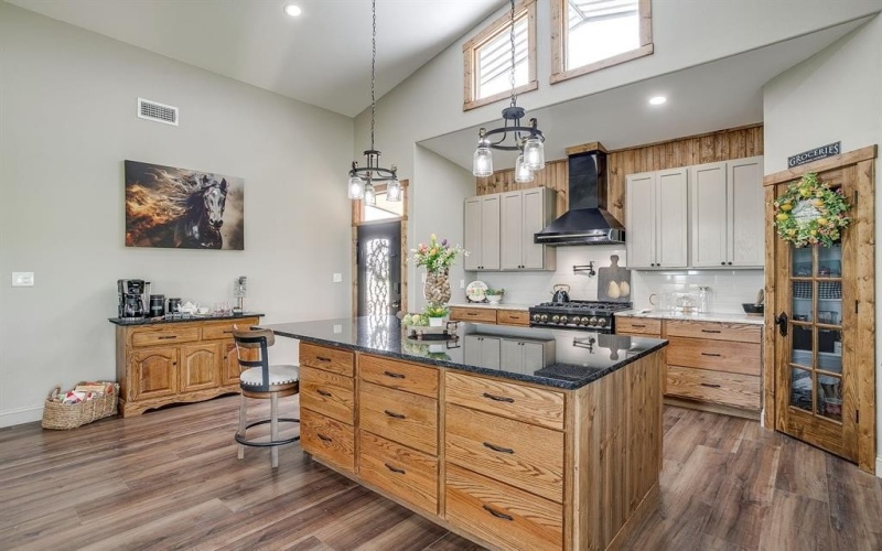 208 Private Road 107, Blum, TX 76627, 2 Bedrooms Bedrooms, ,2 BathroomsBathrooms,Residential,For Sale,208 Private Road 107,21002342