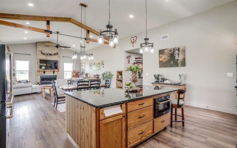 208 Private Road 107, Blum, TX 76627, 2 Bedrooms Bedrooms, ,2 BathroomsBathrooms,Residential,For Sale,208 Private Road 107,21002342