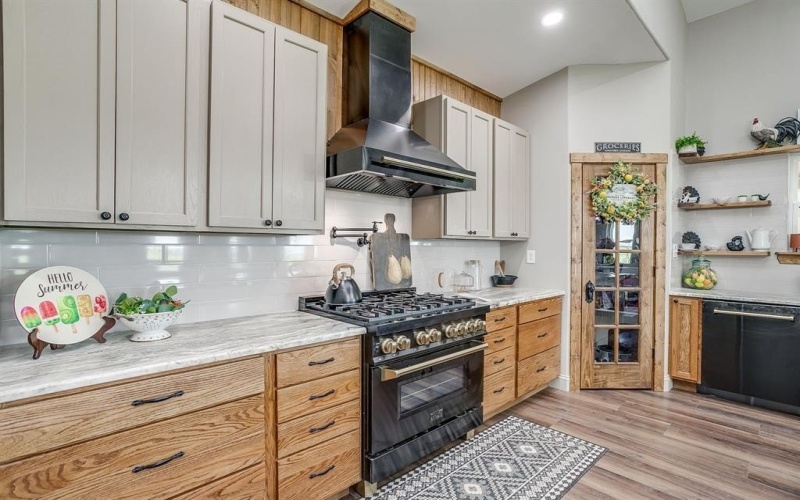 208 Private Road 107, Blum, TX 76627, 2 Bedrooms Bedrooms, ,2 BathroomsBathrooms,Residential,For Sale,208 Private Road 107,21002342