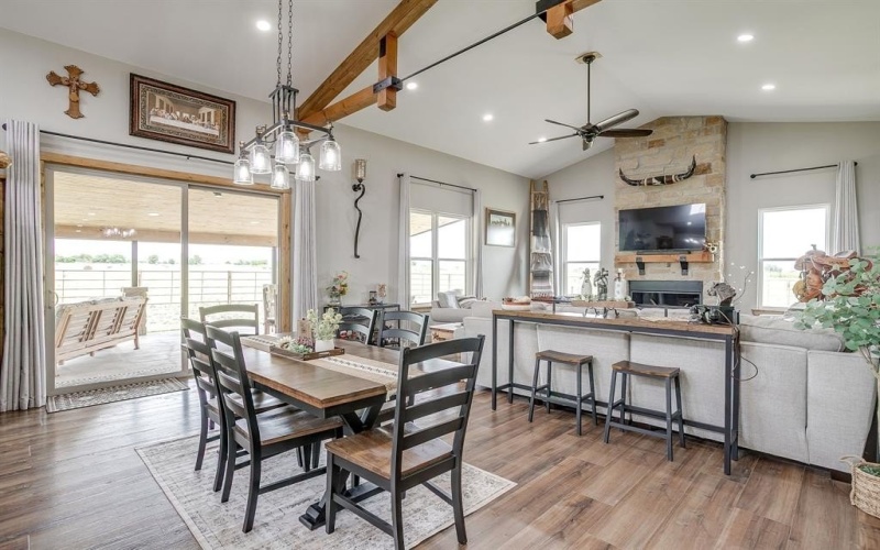 208 Private Road 107, Blum, TX 76627, 2 Bedrooms Bedrooms, ,2 BathroomsBathrooms,Residential,For Sale,208 Private Road 107,21002342