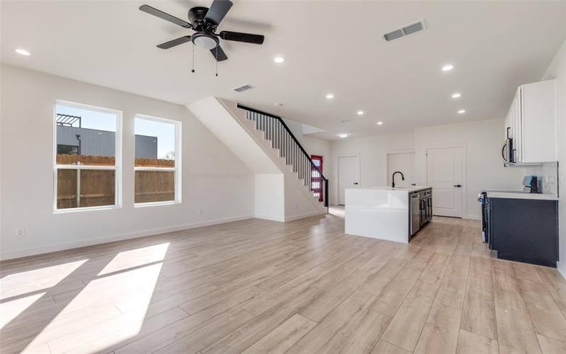 2416 Merlin Street, Dallas, TX 75215, 3 Habitaciones Habitaciones , ,2 BañosBaños,Residential,En Venta,2416 Merlin Street,0,21004670