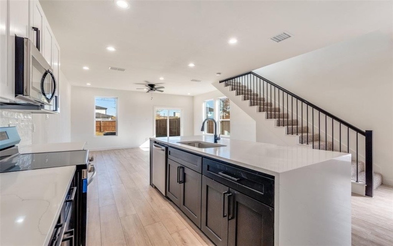 2416 Merlin Street, Dallas, TX 75215, 3 Habitaciones Habitaciones , ,2 BañosBaños,Residential,En Venta,2416 Merlin Street,0,21004670