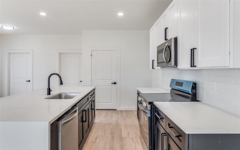 2416 Merlin Street, Dallas, TX 75215, 3 Habitaciones Habitaciones , ,2 BañosBaños,Residential,En Venta,2416 Merlin Street,0,21004670