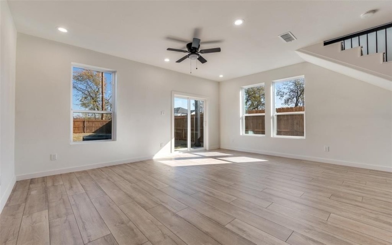 2416 Merlin Street, Dallas, TX 75215, 3 Habitaciones Habitaciones , ,2 BañosBaños,Residential,En Venta,2416 Merlin Street,0,21004670