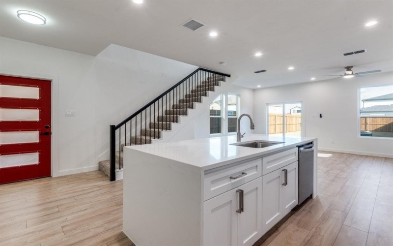 2431 Jeffries Street, Dallas, TX 75215, 3 Habitaciones Habitaciones , ,2 BañosBaños,Residential,En Venta,2431 Jeffries Street,0,21004753