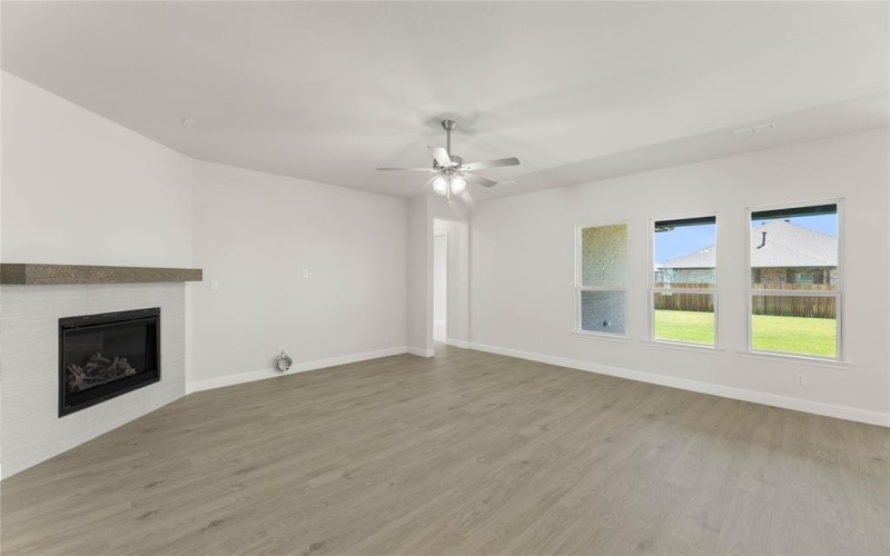 1017 Moss Grove Trail, Justin, TX 76247, 3 Habitaciones Habitaciones , ,2 BañosBaños,Residential,En Venta,1017 Moss Grove Trail,0,21004809