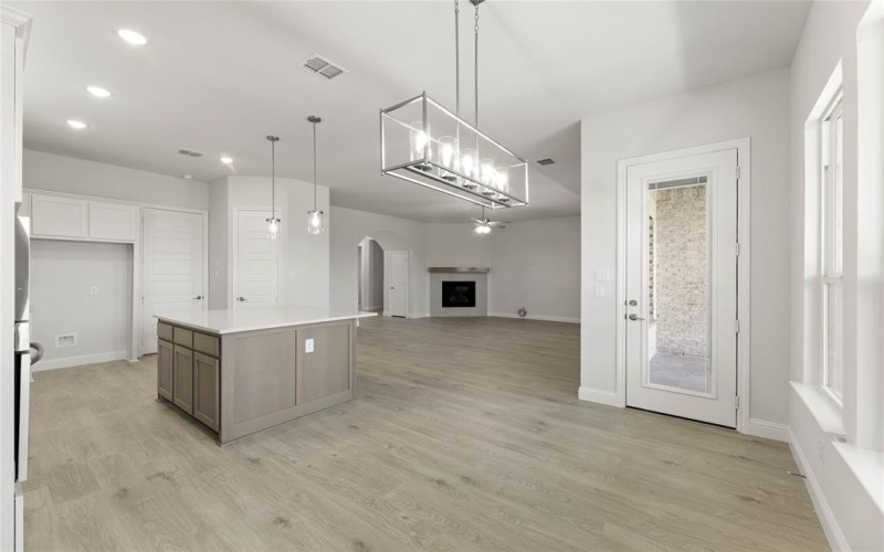 1017 Moss Grove Trail, Justin, TX 76247, 3 Habitaciones Habitaciones , ,2 BañosBaños,Residential,En Venta,1017 Moss Grove Trail,0,21004809