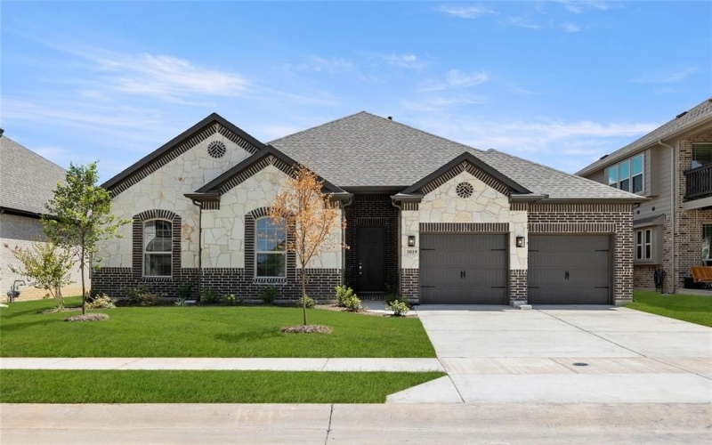 1019 Moss Grove Trail, Justin, TX 76247, 3 Bedrooms Bedrooms, ,2 BathroomsBathrooms,Residential,For Sale,1019 Moss Grove Trail,0,21004871