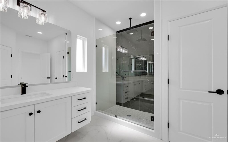 5809 N Playa Del Sol Street, Edinburg, TX 78542, 3 Bedrooms Bedrooms, ,2 BathroomsBathrooms,Residential,For Sale,5809 N Playa Del Sol Street,0,476415