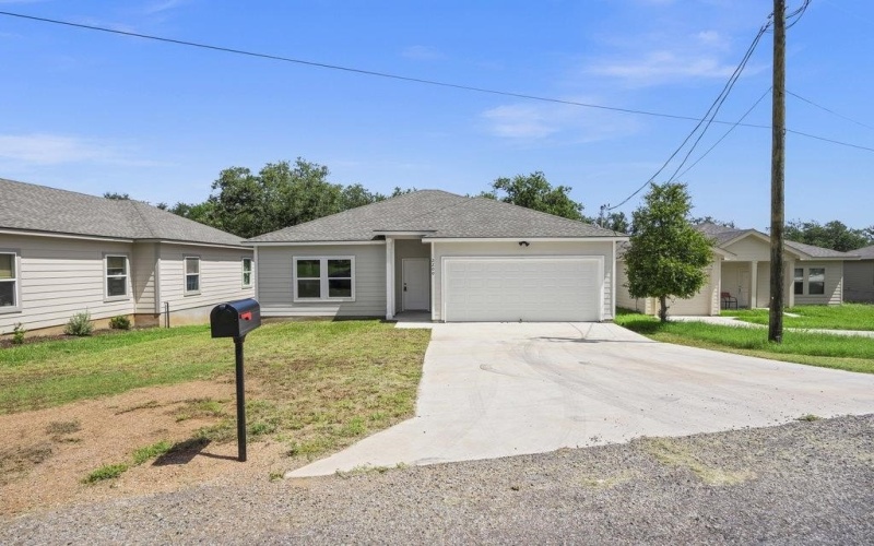 2200 Mc Arthur, Kingsland, TX 78639, 3 Bedrooms Bedrooms, ,2 BathroomsBathrooms,Residential,For Sale,2200 Mc Arthur,0,174347