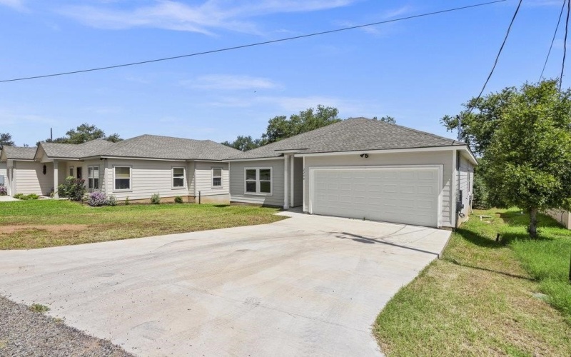 2200 Mc Arthur, Kingsland, TX 78639, 3 Bedrooms Bedrooms, ,2 BathroomsBathrooms,Residential,For Sale,2200 Mc Arthur,0,174347