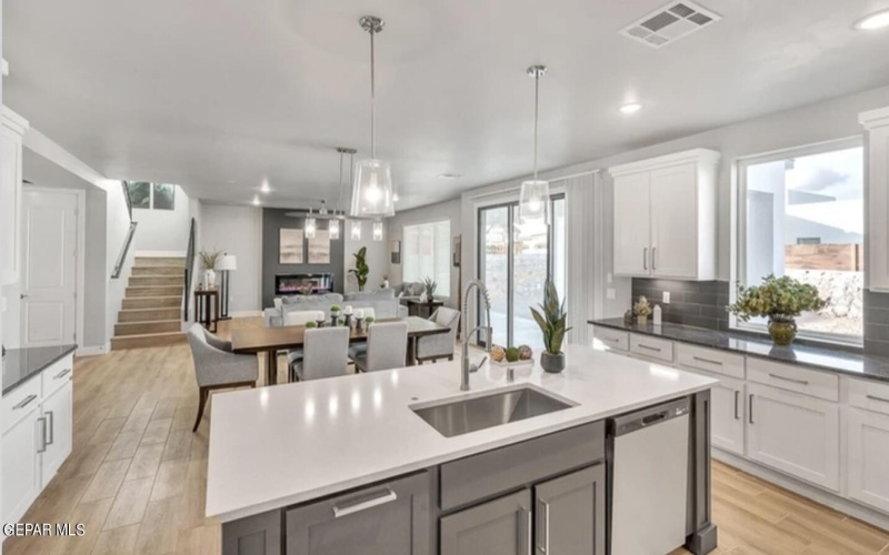 208 Emerald Rock, El Paso, TX 79928, 5 Bedrooms Bedrooms, ,3 BathroomsBathrooms,Residential,For Sale,208 Emerald Rock,904770